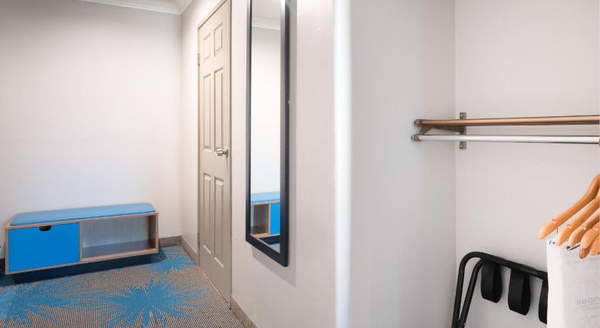 Immagine di Camera con Letto Matrimoniale King Size - Accessibile alle Persone con Ridotta Mobilità, Non Fumatori (1 King Bed, Mobility Accessible Room, Non-Smoking) 11