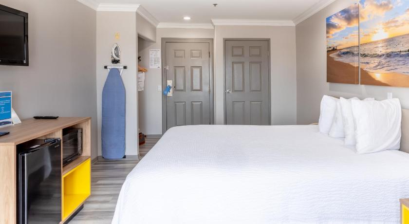 Immagine di 1 King Bed, Deluxe Room, Balcony, Non-Smoking 5