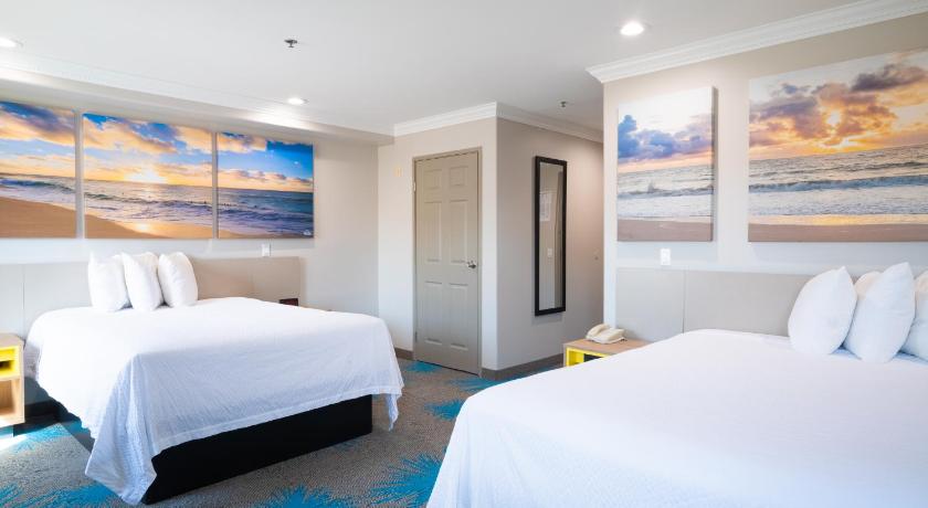 Immagine di 3 Queen Bed Deluxe Room Non-Smoking 3