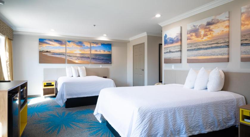 Immagine di 3 Queen Bed Deluxe Room Non-Smoking 1