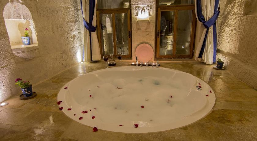Immagine di Suite Grotta Luna di Miele (Honeymoon Cave Suite) 3