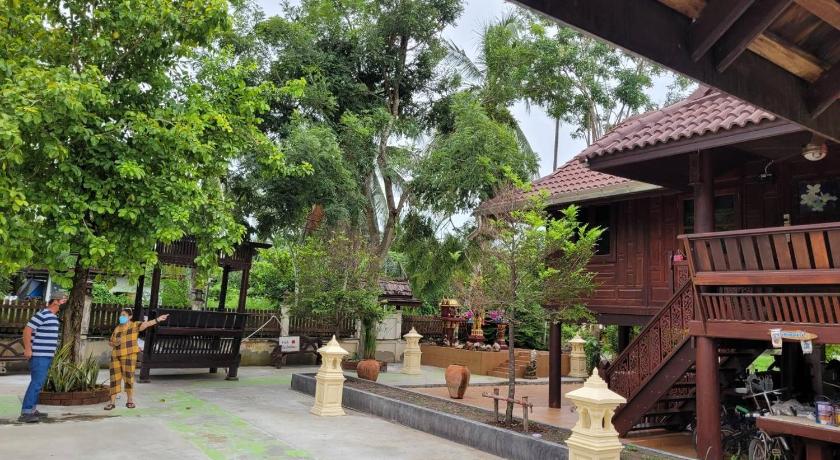 Ruen Thai Ampawa Resort photo