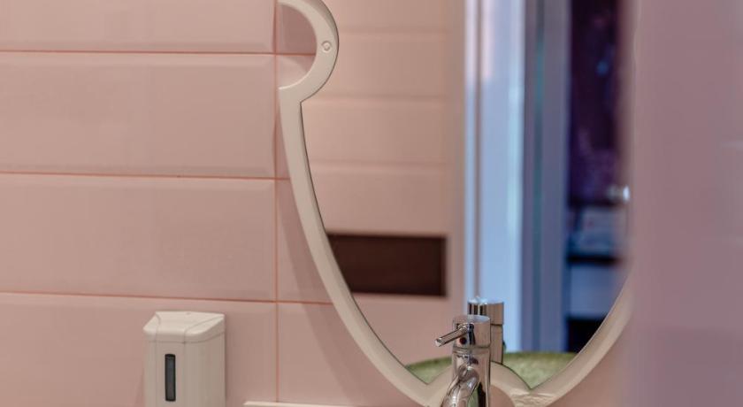 Image of King Room with Spa Bath 4