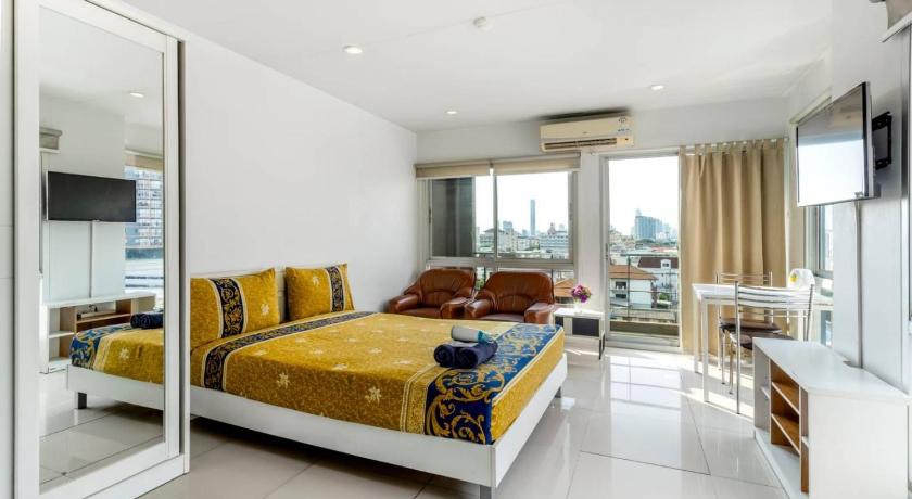 a bedroom with a large bed and a large window, Right Place Sathorn in Bangkok