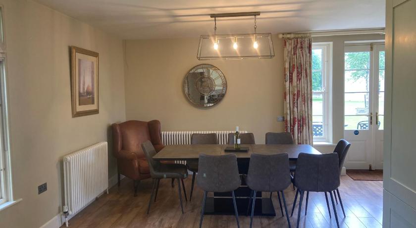 The Gate Lodge - image 5
