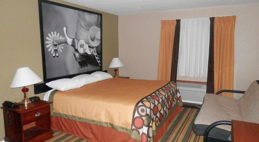 Super 8 by Wyndham Childress photo