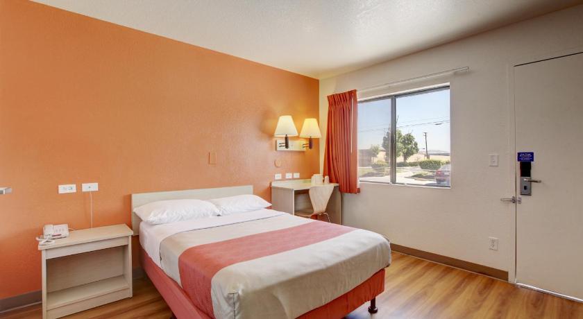 Motel 6-Corona, CA