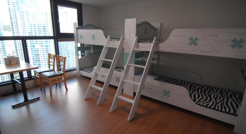 Bed in 4-Bed Mixed Dormitory Room, Dynamic Guesthouse in Busan