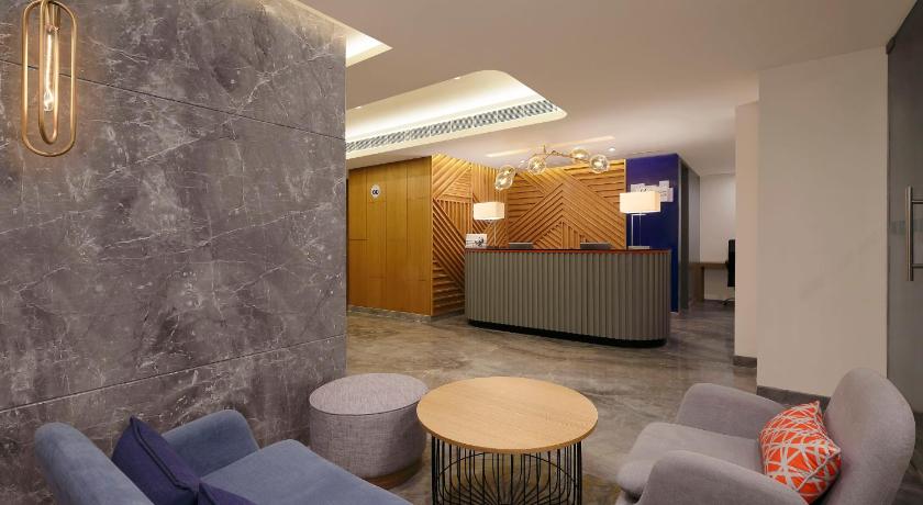 Holiday Inn Express Ahmedabad Prahlad Nagar photo