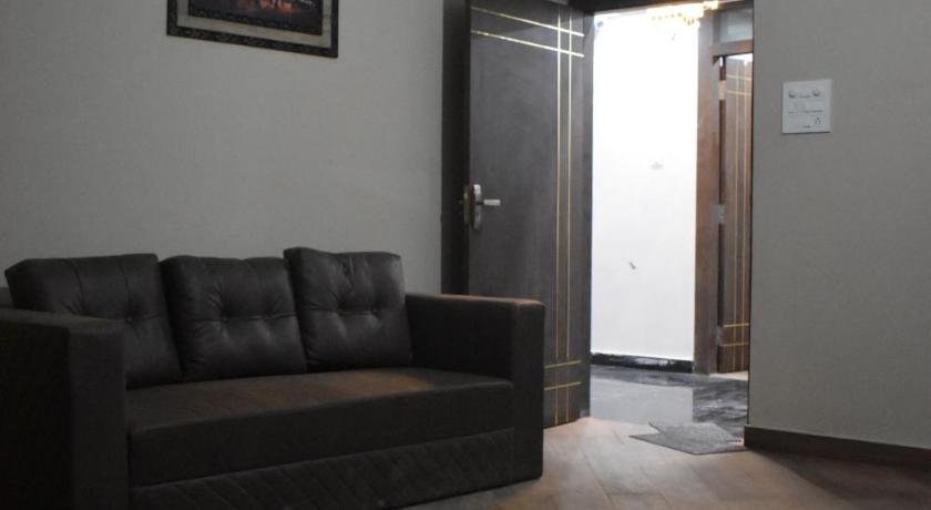 Hotel Violett Doors - image 19