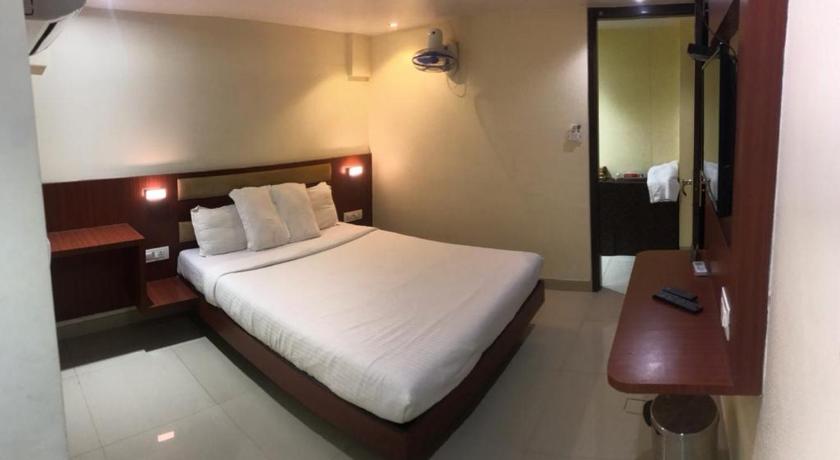 Hotel Castle Inn – Bombay/ Mumbai, KY