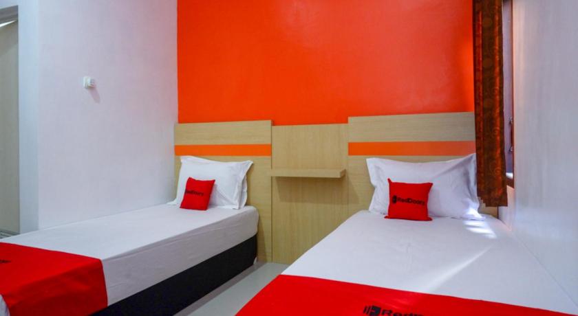 RedDoorz Syariah near Alun Alun Kota Rembang photo