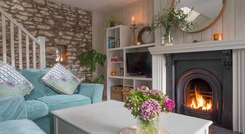 Courtyard Cottages photo
