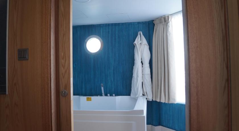 Image of King Suite with Balcony 14