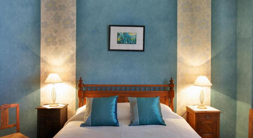 Hospedaria Moiras Encantadas — Hotel in Paderne