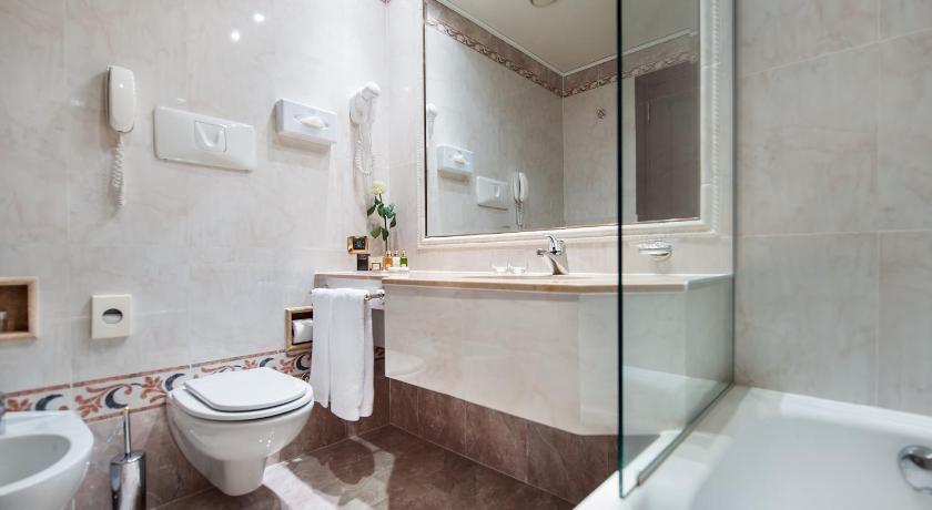Superior szoba kétszemélyes ággyal vagy 2 külön ággyal (Superior Double/Twin Room) fotója 2