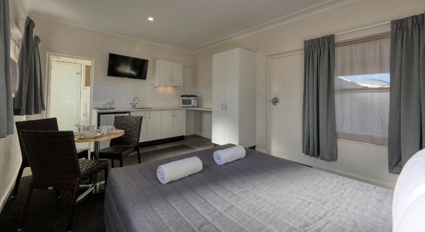Cowra Motor Inn photo