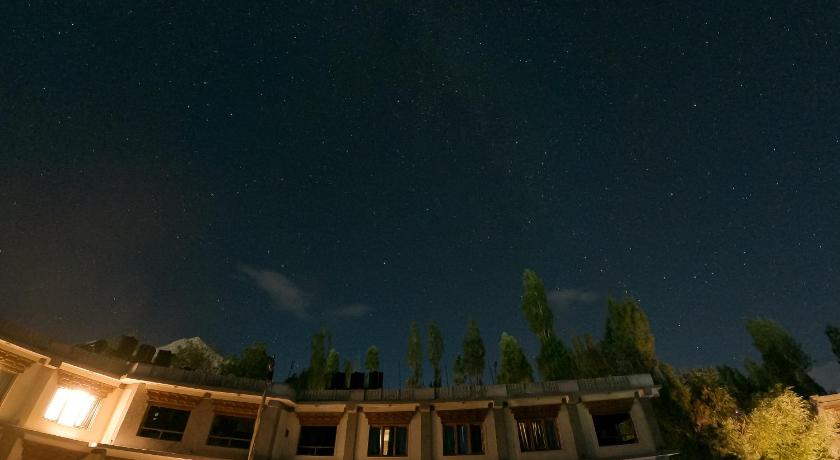 Hotel Cho Palace photo
