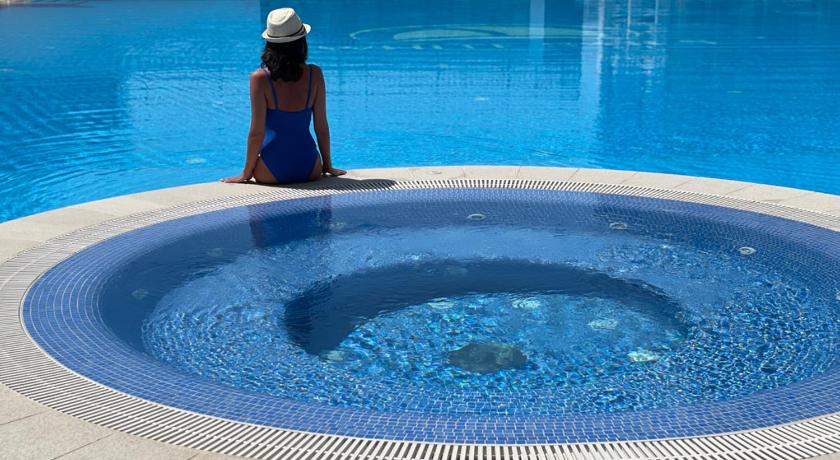 White Sails Residential Hotel — Hotel in Batumi