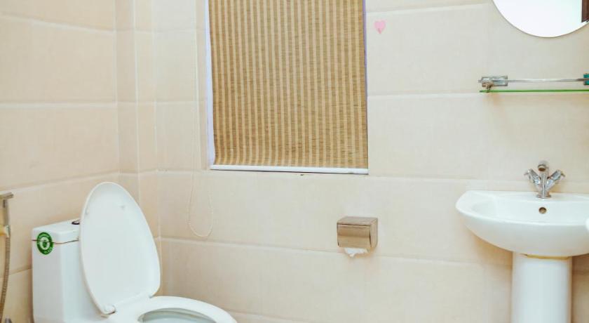 Image of Family Room with Shared Bathroom 14