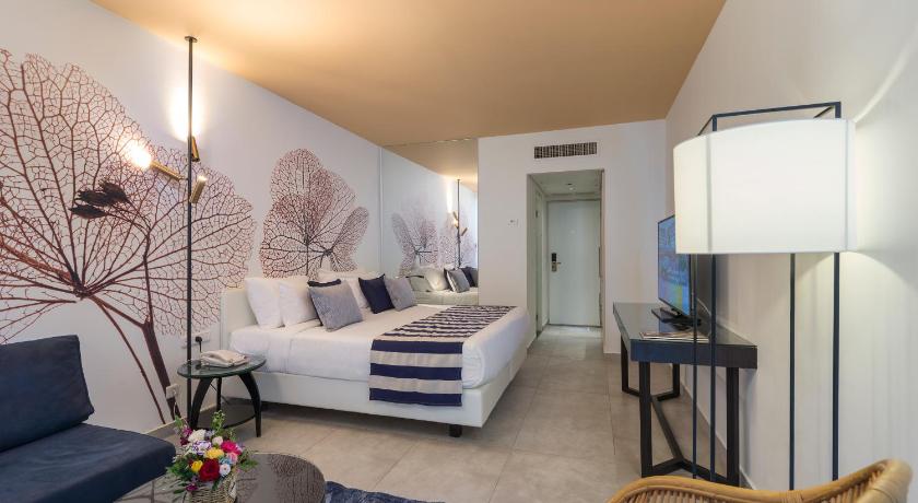 Image of Twin Room Pool view 3