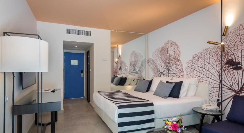 Image of Standard Twin Room with Garden View 1