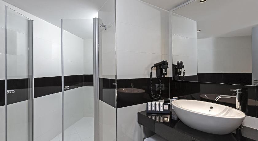 Image of Queen Suite with Sea View 2