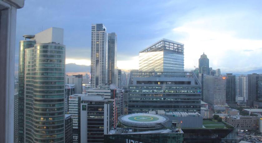 A2J BGC Luxury 2BR Loft Near Burgos Circle, Malls photo