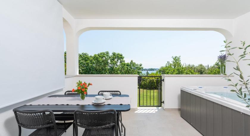 Holiday Home Saladinka with Whirlpool