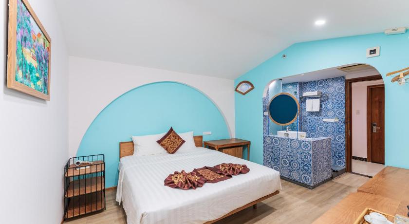 Image of Double Room with Private Bathroom 5