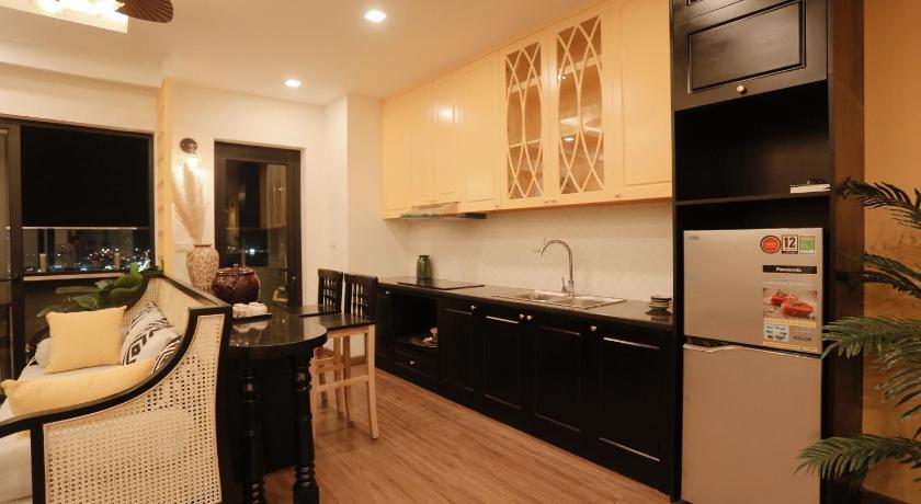 Căn Hộ Nhìn Ra Biển (Apartment with Sea View)
