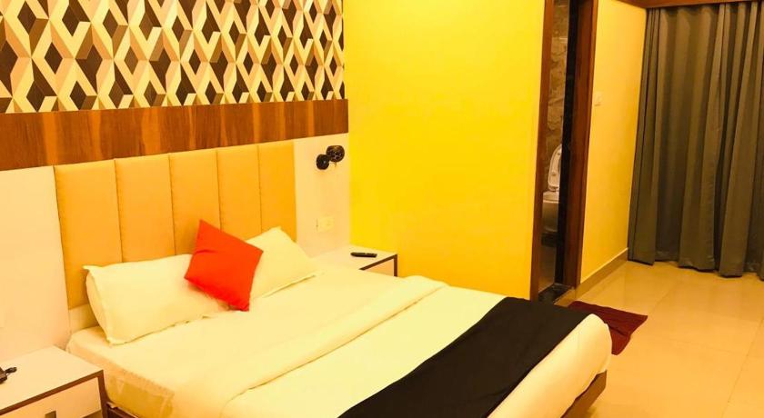 Hotel Keerthana Puttur photo