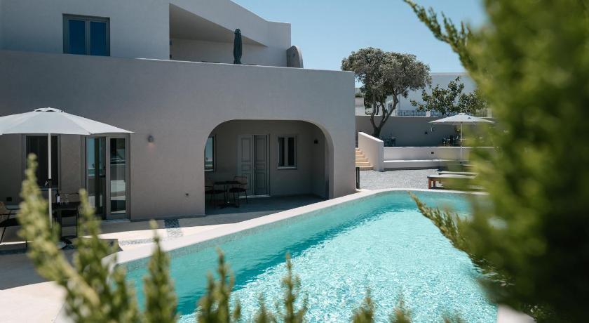 Elements Cozy Suites Pyrgos — Hotel in Santorini