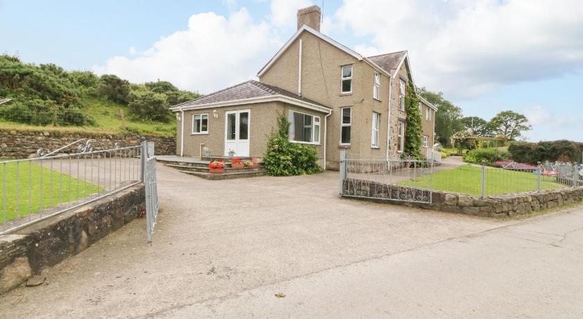 Dinas Farmhouse Annex