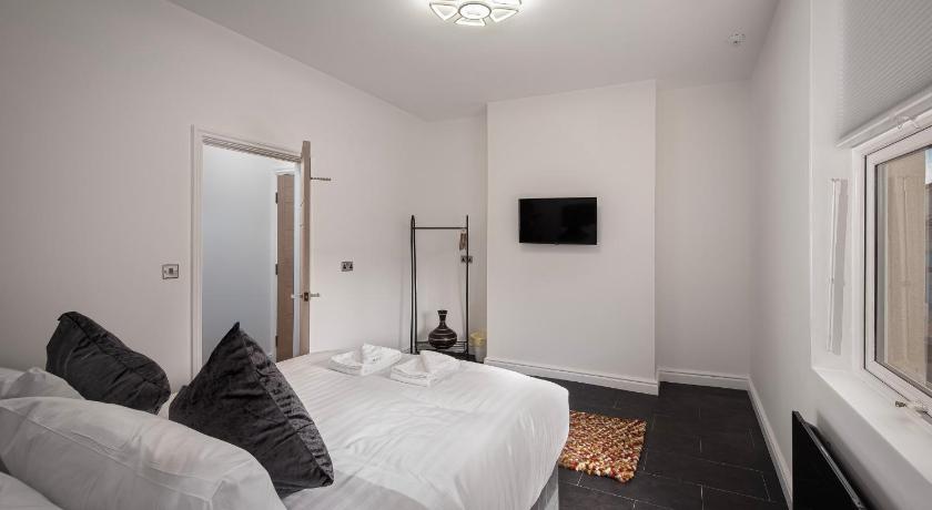 Town View Apartment by Sasco - image 18