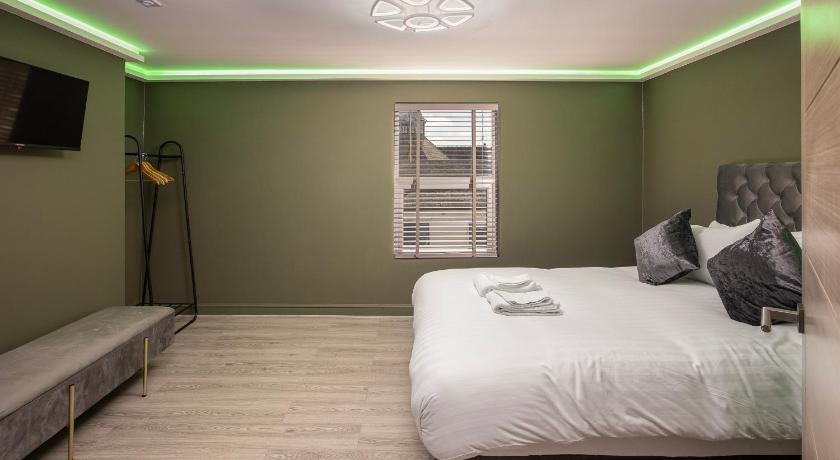 Town View Apartment by Sasco - image 24