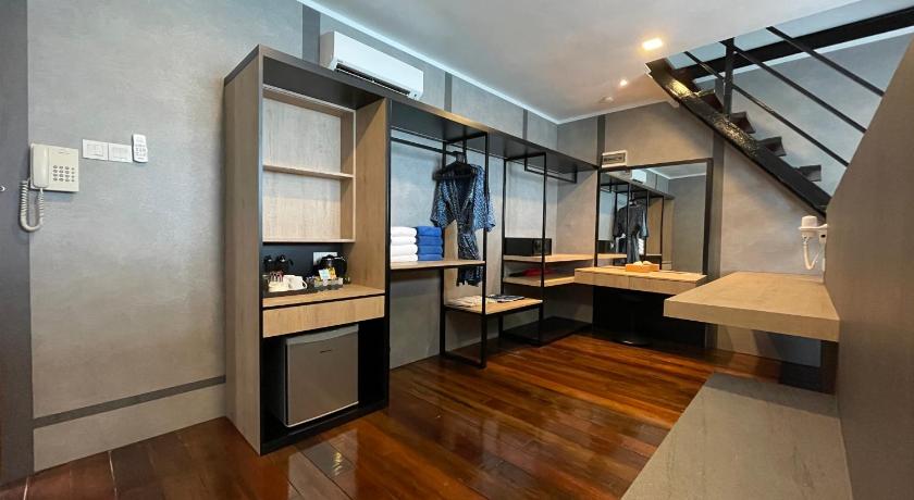 Image of Quad Sharing Serenity Suite 9