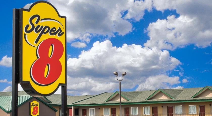 Super 8 By Wyndham Fox Creek photo