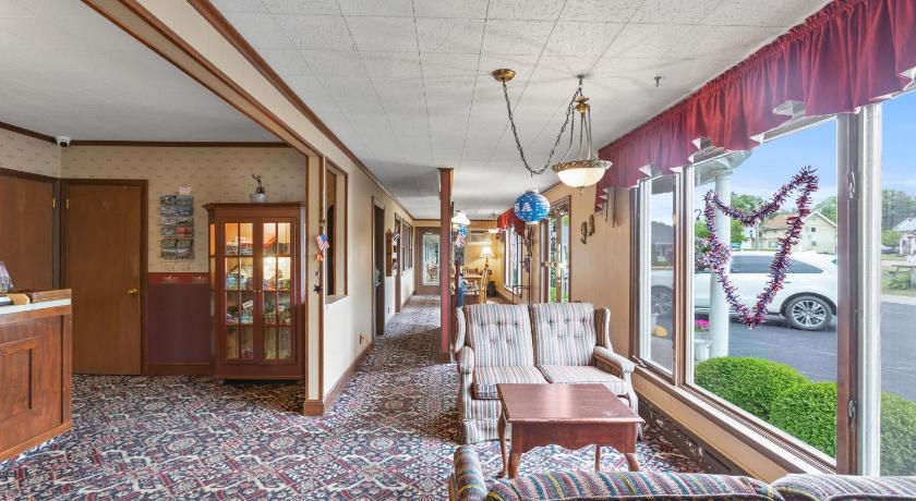 Glass House Inn Erie Near I-90 & I-79 photo