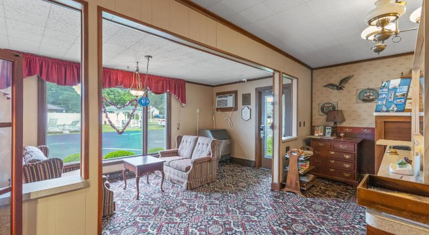 Glass House Inn Erie Near I-90 & I-79 photo