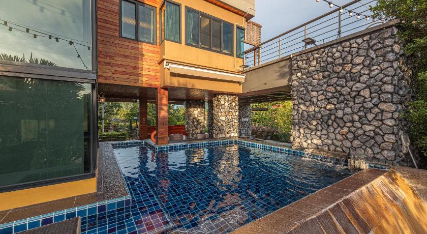 Image of 6-Bedroom Villa with Private Pool 12