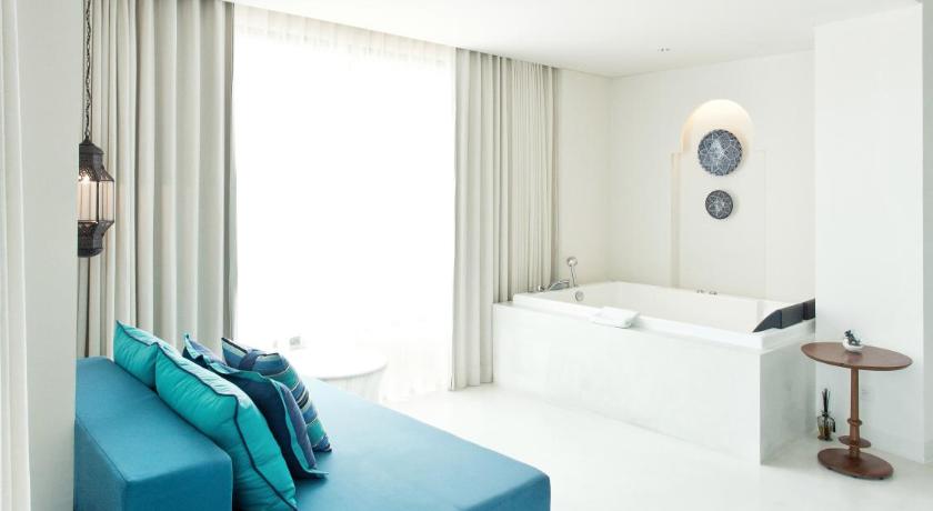 Image of Oceanfront Suite with In-Room Jacuzzi 7