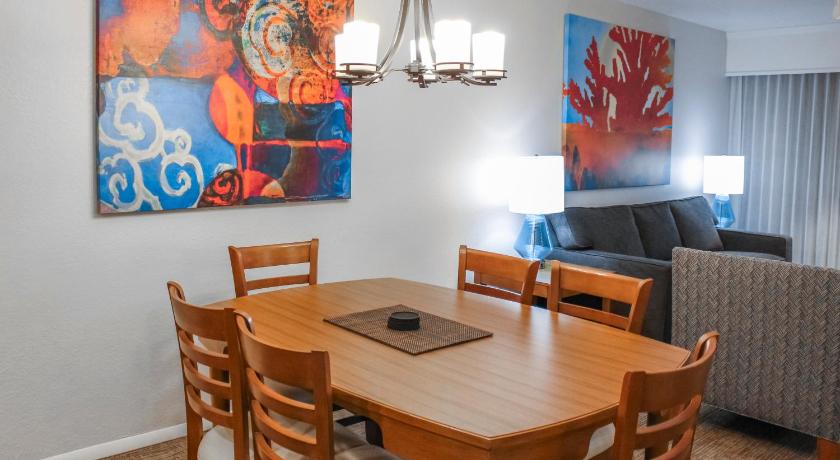 Image of 2 Bedroom 1 King and 2 Twins Suite 11