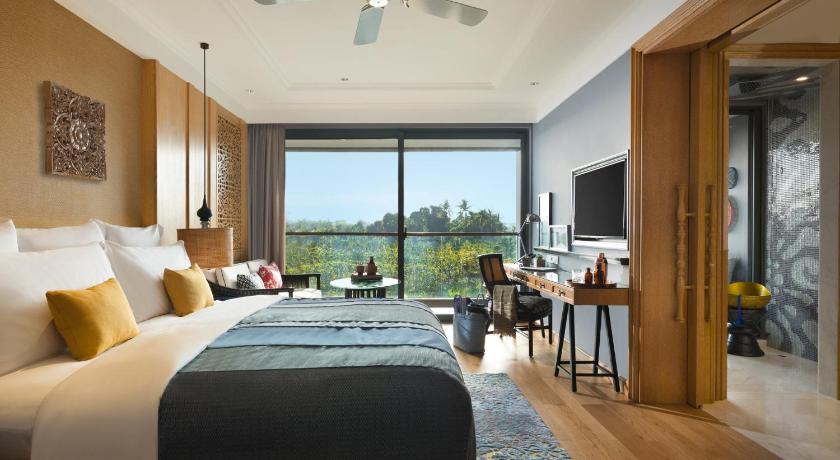 Bilde av 1 King Bed Standard Garden View 0