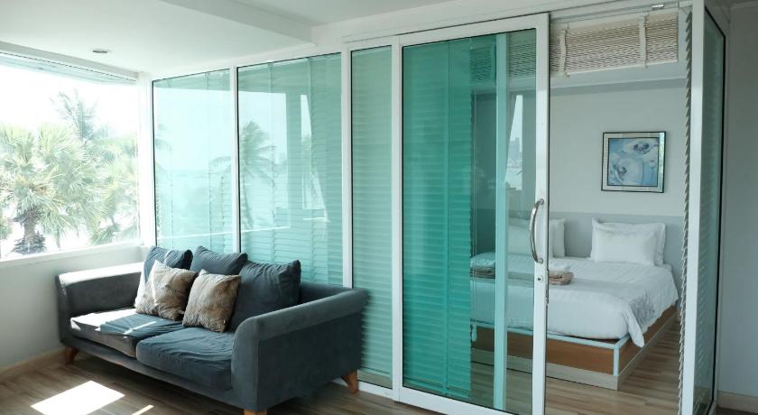 Image of Family Suite Sea View 12