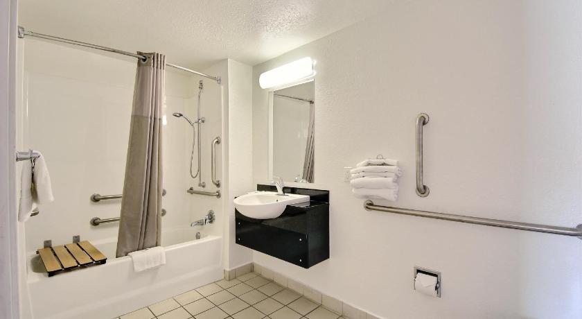 Motel 6-Laredo, TX - North I-35