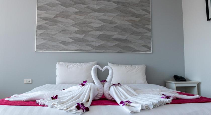 Image of Side Sea View Triple Room 8