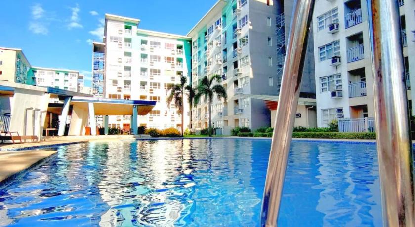 Davao Condo 2BR Pool Wifi Netflix photo