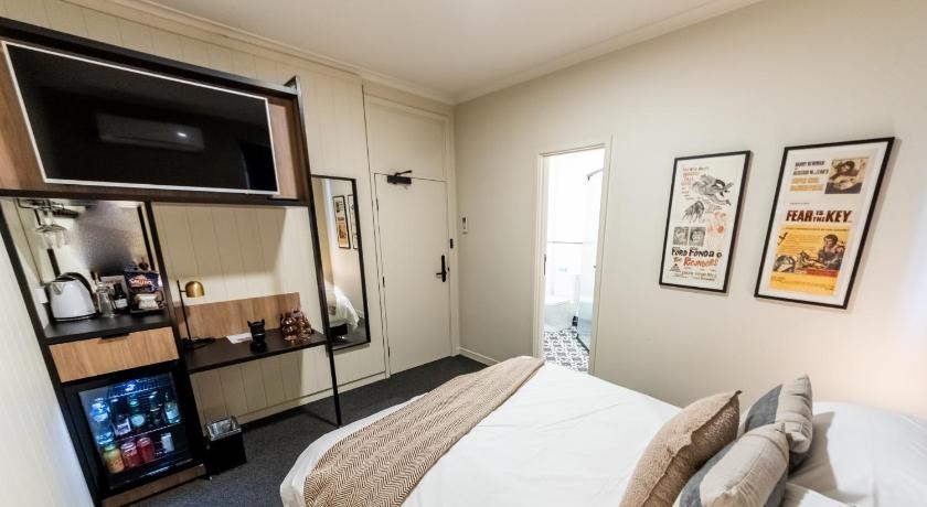 Eyre Hotel photo