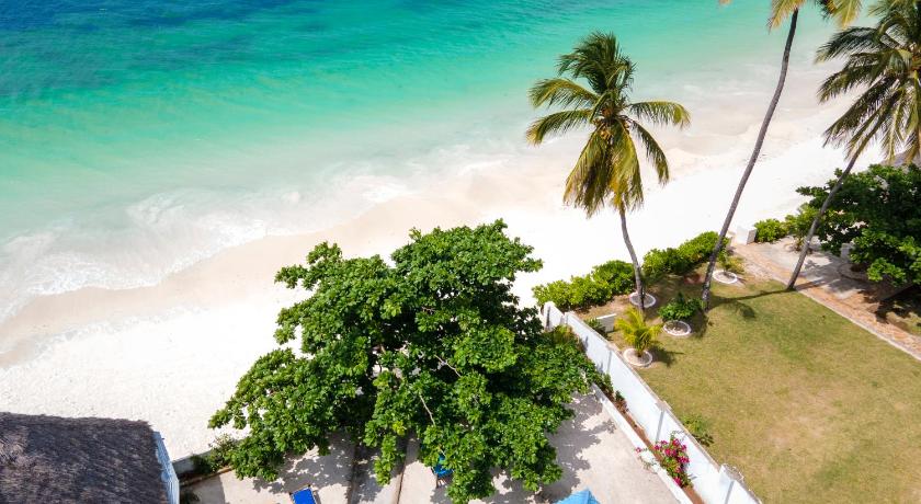 Uroa Beach Lodge photo